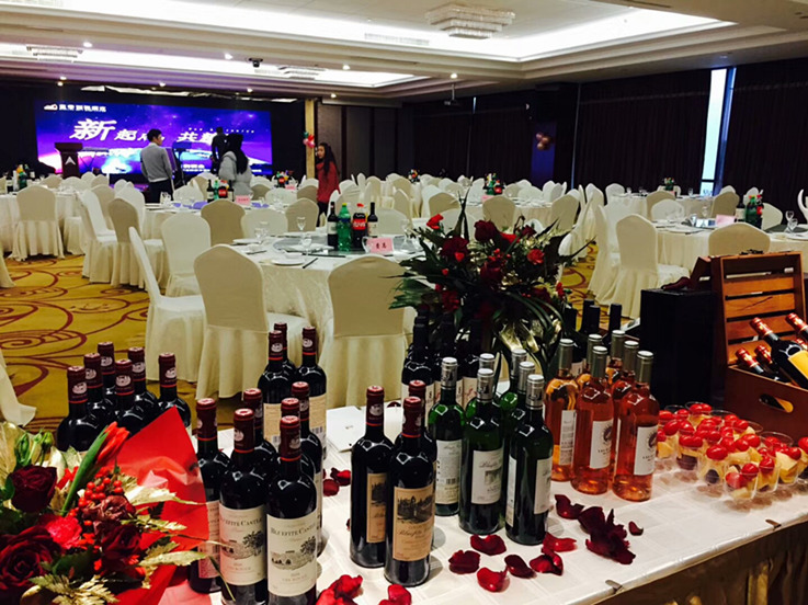 蓝菲代理商品酒会现场