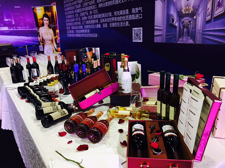 蓝菲代理商品酒会现场