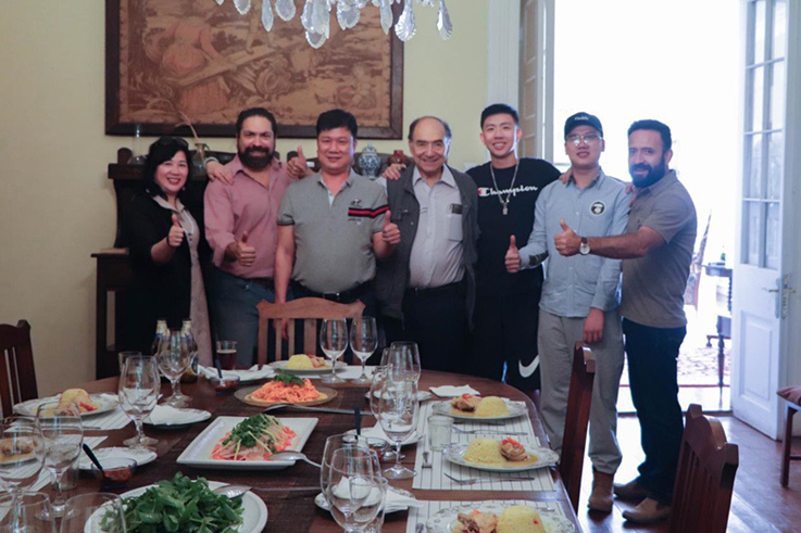 蓝菲考察团拜访安智利雅家族酒庄