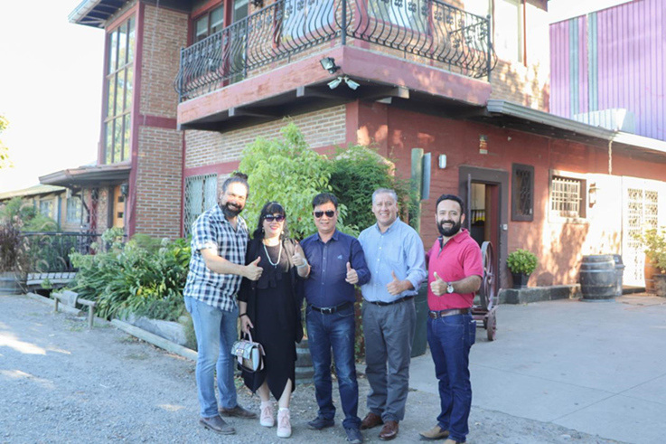 蓝菲考察团拜访安智利雅家族酒庄