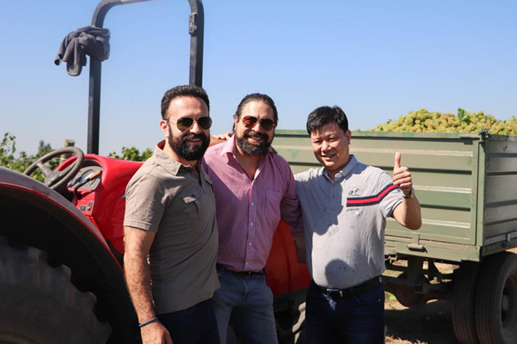 蓝菲考察团拜访安智利雅家族酒庄