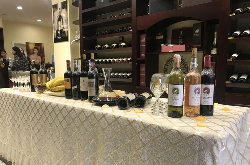 开进口红酒店要多少钱