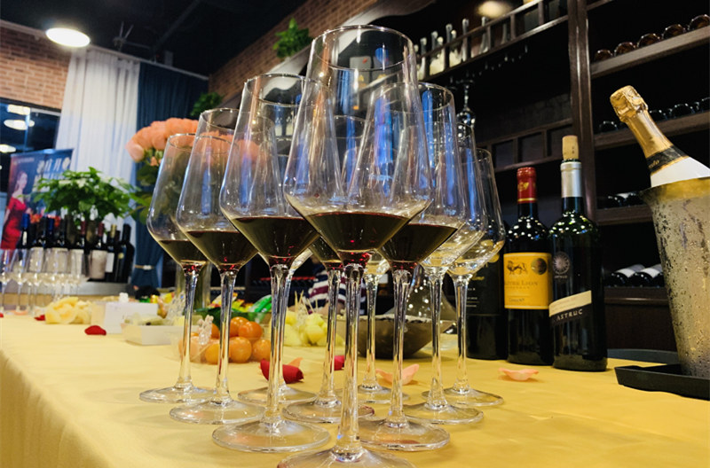 现在开红酒加盟店怎么样