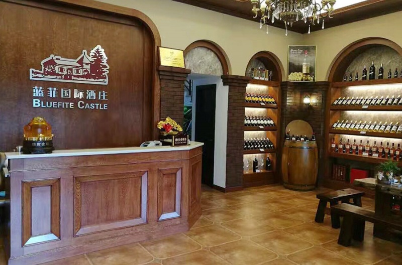 如何在县城投资开红酒加盟店?